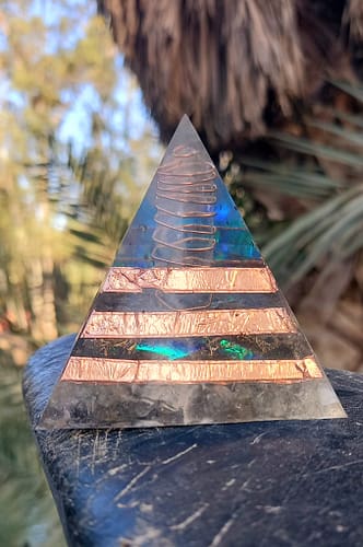 הרמוניה- אגם קסם פירמידת אורגונייט 2