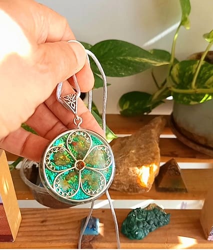 תליון אורגונייט עלי כותרת