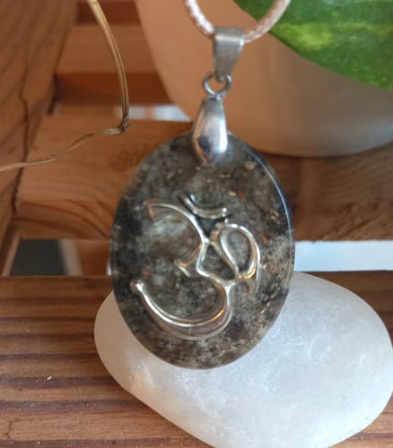 תליון אנרגטי אום