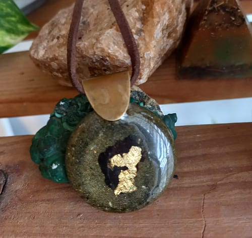 כפות תמרים עלי זהב תליון אורגונייט