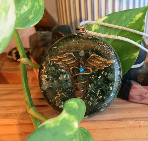 תליון מרפא מטה הרפואה